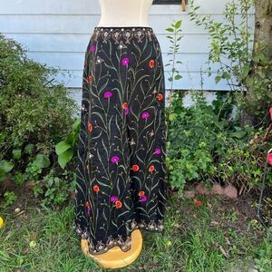 🍎 Chetta B Evening 1990s Silk Embroidered Black Maxi Skirt (AA3)